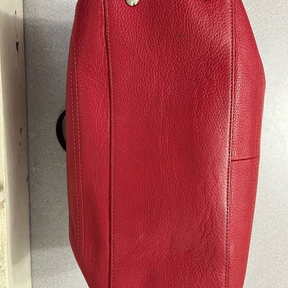 Coach red leather turn lock tote bag ! - Picture 3 of 10